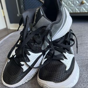 EUC Nike Kyrie 4 TB black/white low basketball shoes size 8.5 includes box